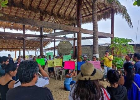 Costa oaxaqueña: Policías estatales ingresan a Playa Salchi para despojar de su tierra a habitante